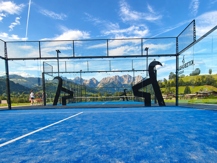 ein leerer Padel-Court